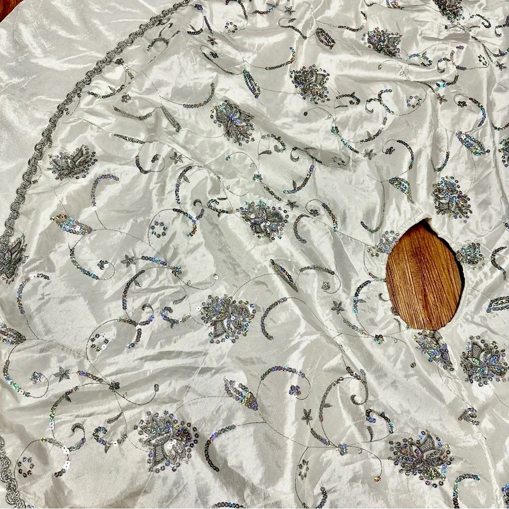 55-inch White and Silver Embellished Christmas Tree Skirt